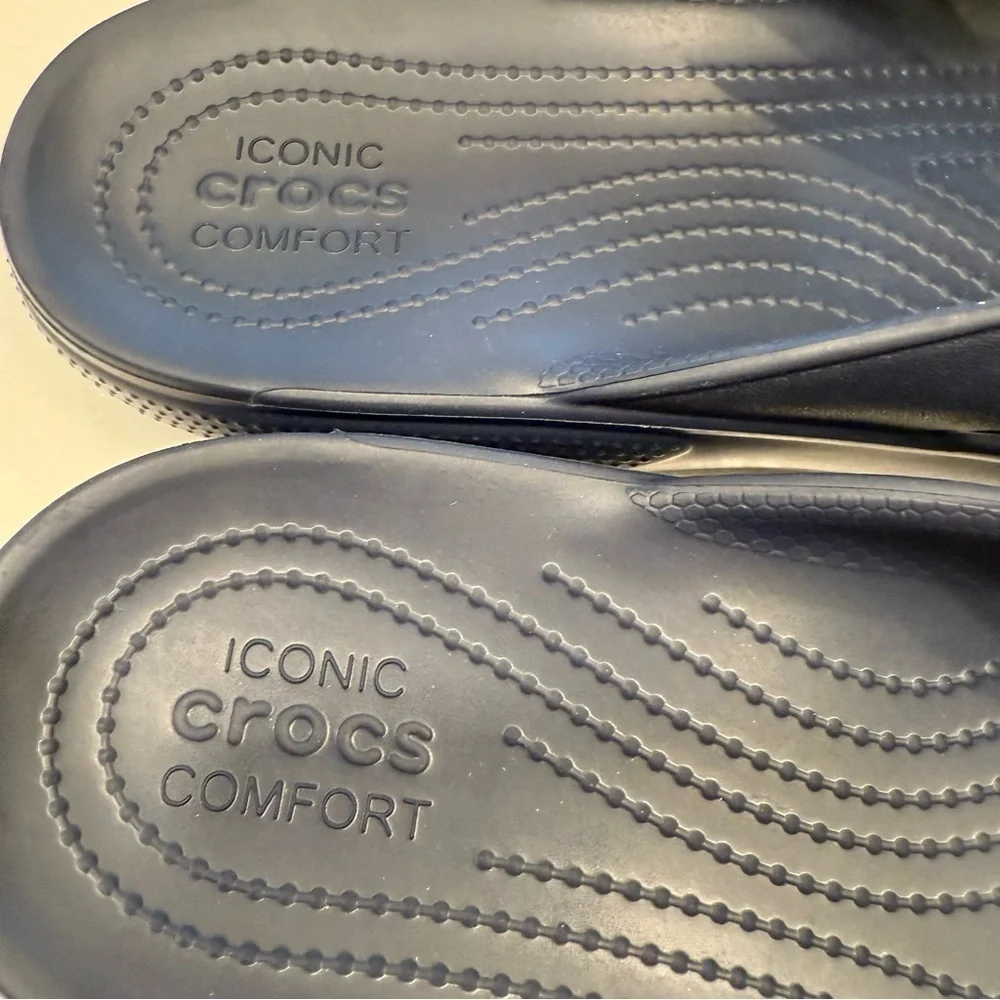 CROCS Men’s Comfort Thong Sandals NAVY Blue Side Logo Lightweight Size 11 NWT